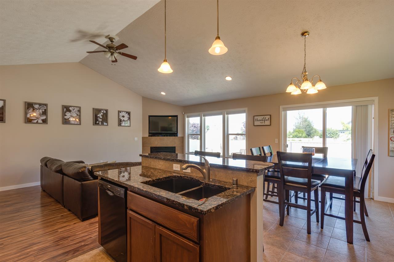 2714 West Graves Road Spokane, WA 99208 - Photo 4 of 20