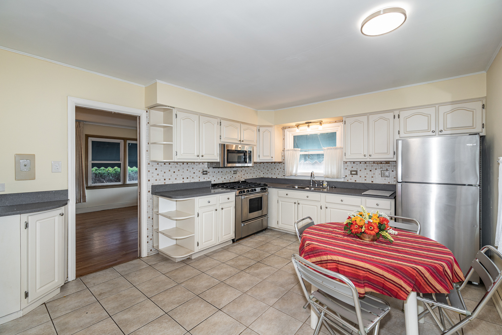 916 Devon Avenue Park Ridge, IL 60068 - Photo 3 of 13