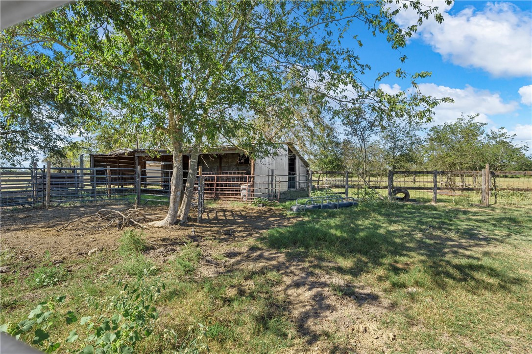 126 Cr 173 Road Marlin, TX 76661 - Photo 36 of 48 a backyard of a house with lots of green space