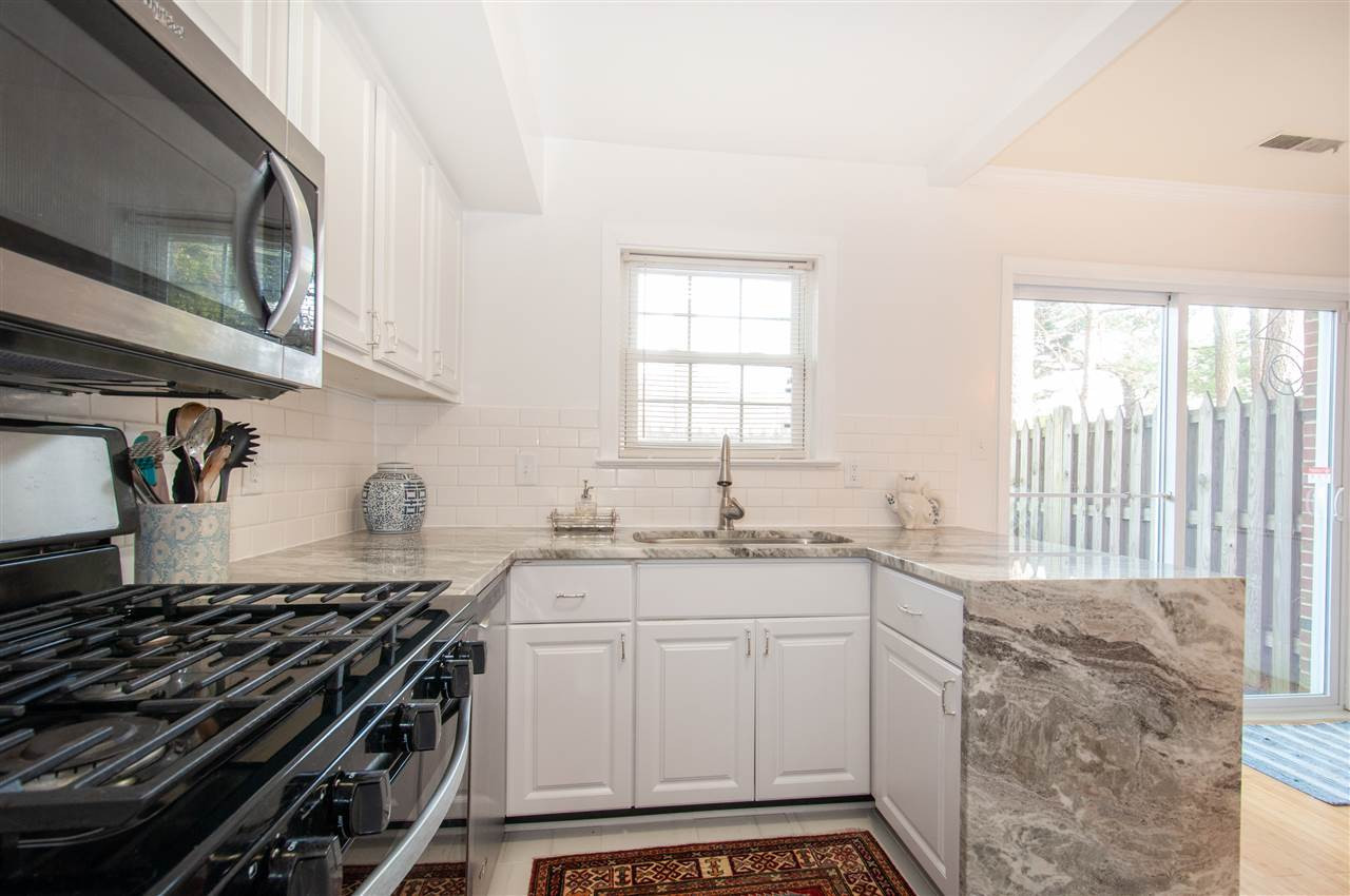3735 Jamestown Circle Raleigh, NC 27609 - Photo 9 of 25 Kitchen