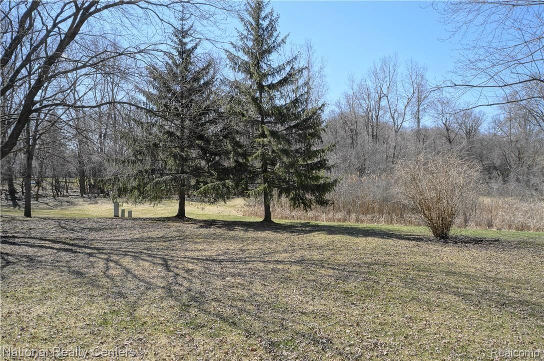 1275 West Fairview Lane Rochester, MI 48306 - Photo 28 of 30 DSC09916 (1).JPG