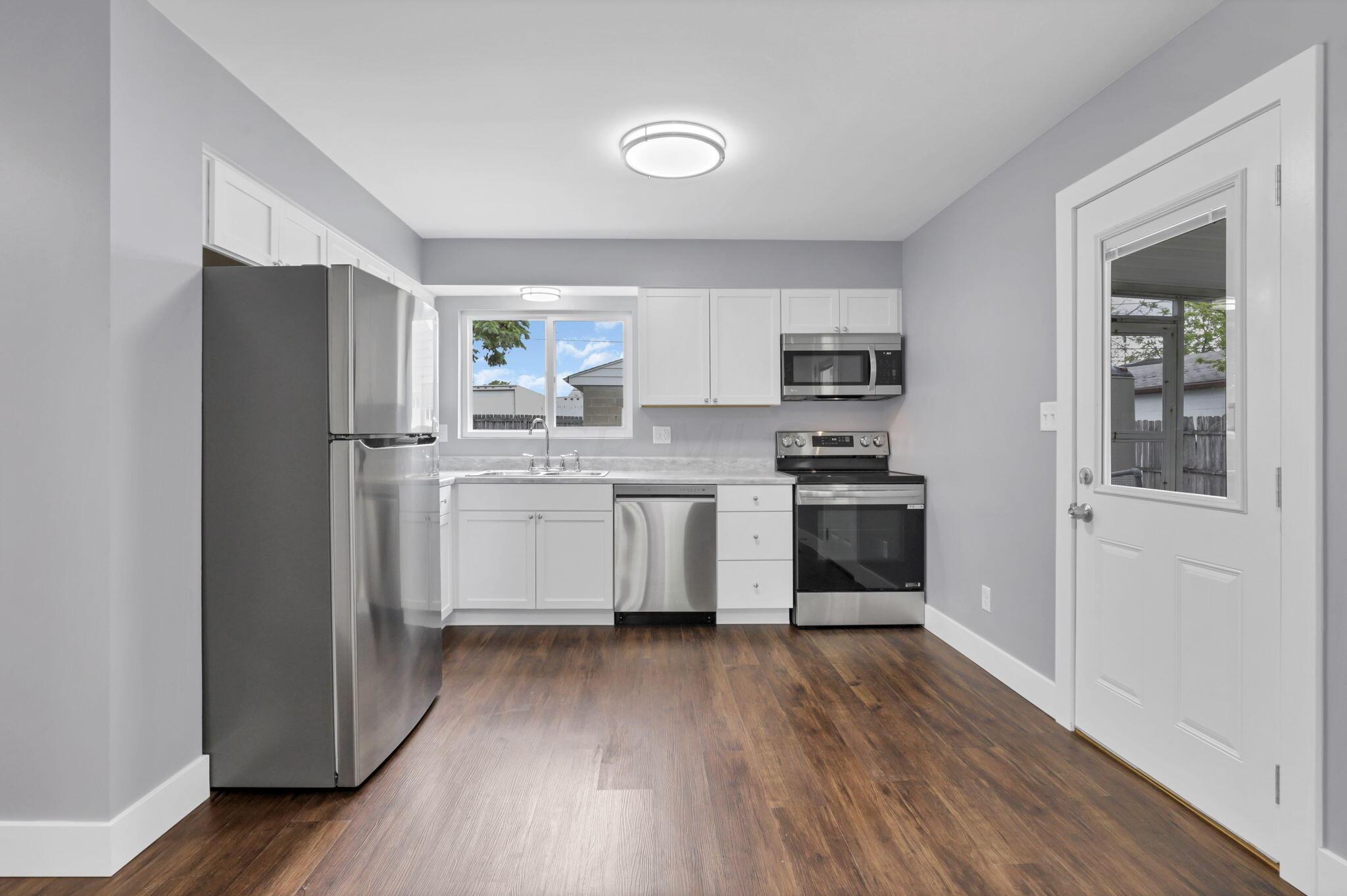 473 Smith Road Columbus, OH 43228 - Photo 21 of 45 Kitchen