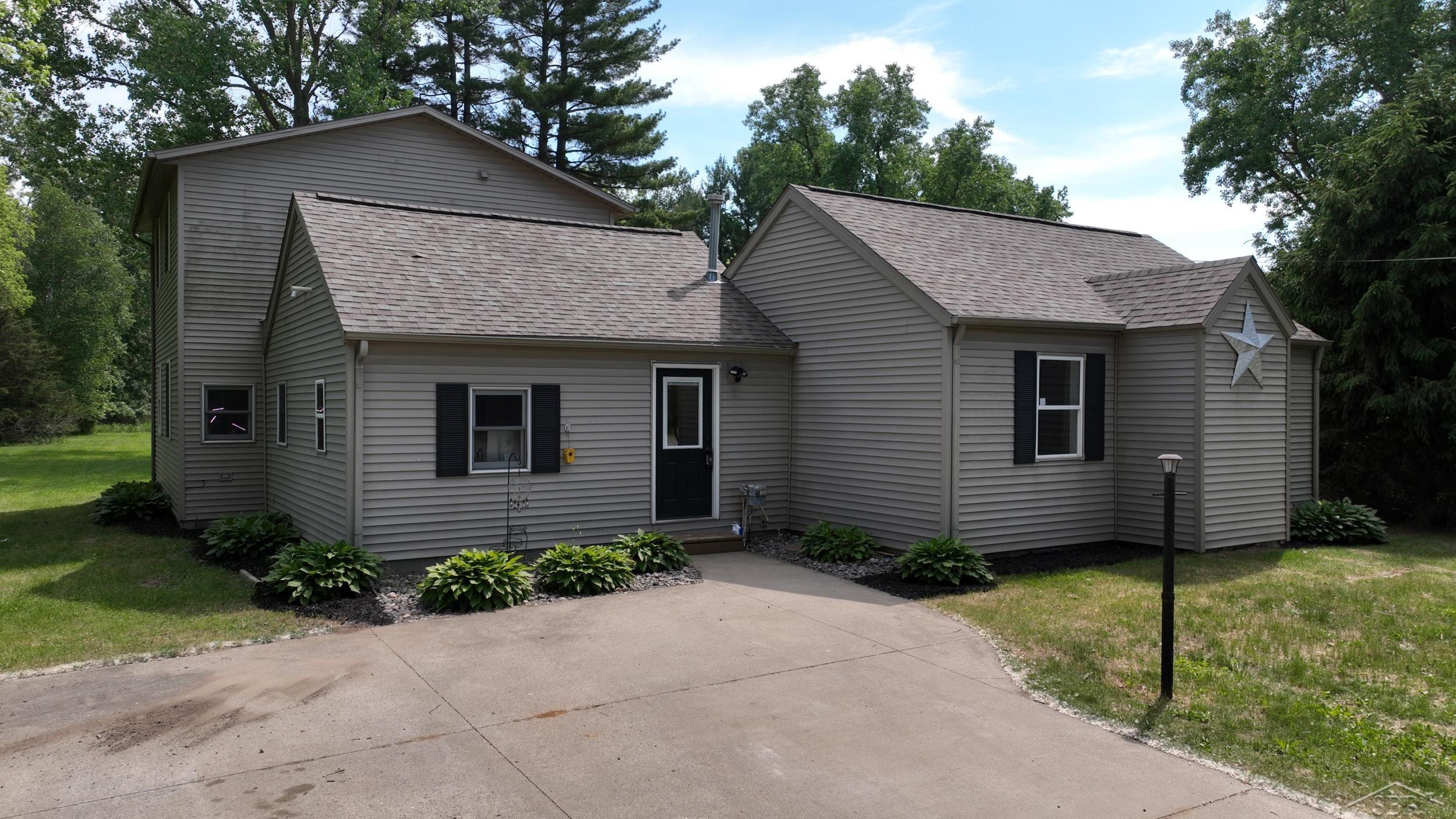 22359 Gratiot Road Merrill, MI 48637 - Photo 3 of 34