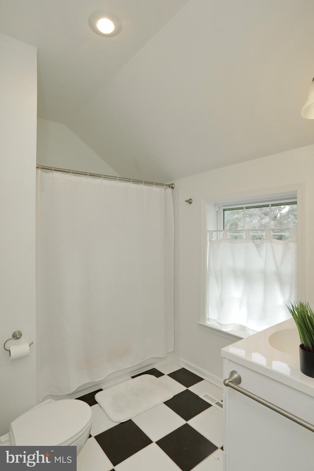 5065 Bicknell Road Marbury, MD 20658 - Photo 47 of 105 Upper level hall bath