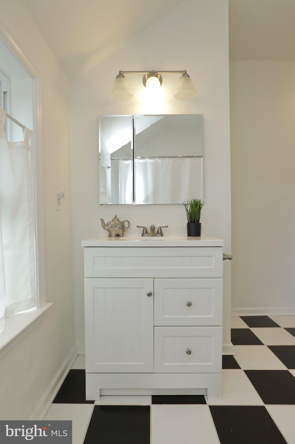 5065 Bicknell Road Marbury, MD 20658 - Photo 48 of 105 Upper level hall bath