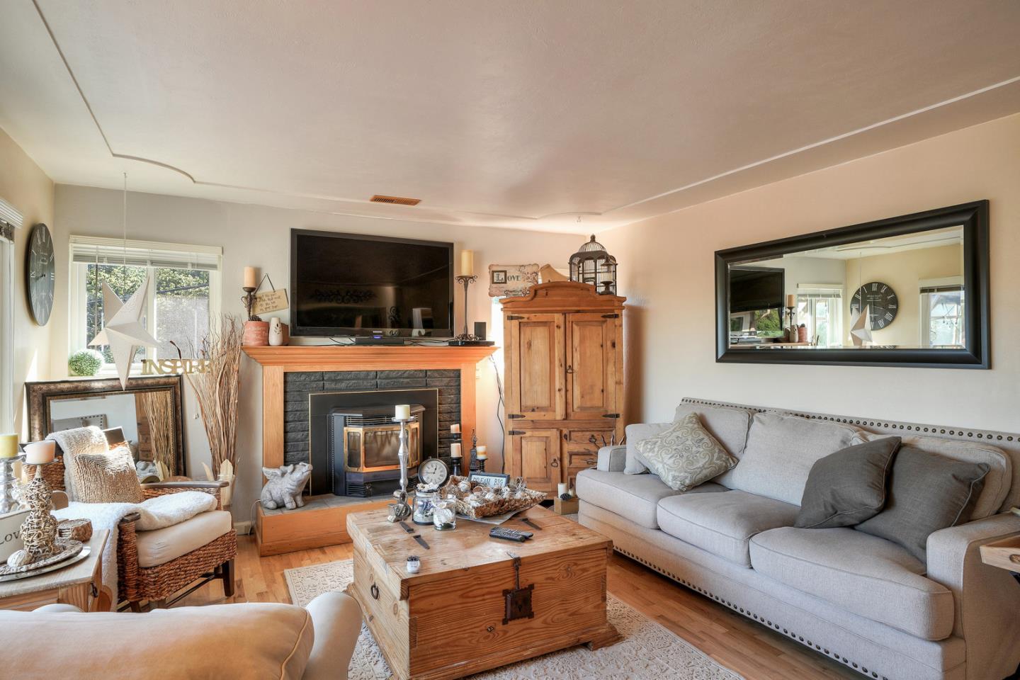 8710 Dyer Road Salinas, CA 93907 - Photo 3 of 50 Gallery Image 3