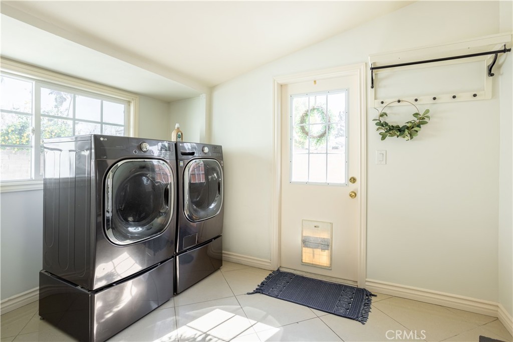 1514 Pilgrim Way Monrovia, CA 91016 - Photo 33 of 47 a view of a storage & utility room with a washer dryer