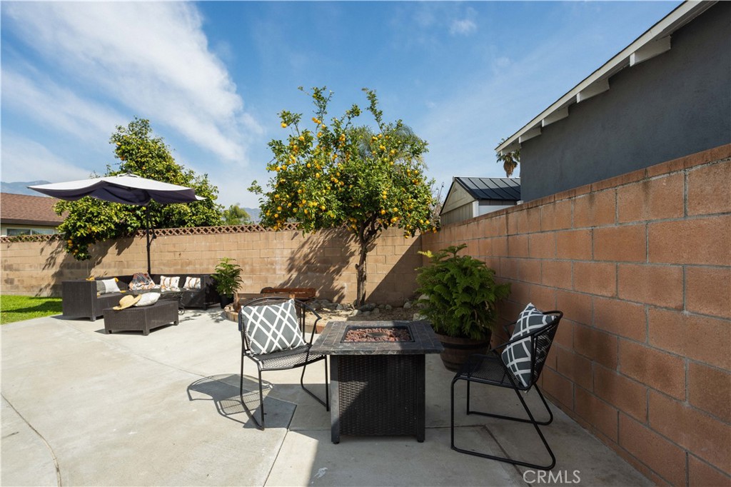 1514 Pilgrim Way Monrovia, CA 91016 - Photo 35 of 47 a view of a chairs and table in backyard