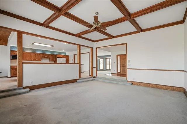 $695,000 | 1001 East Park Road, Garnett, KS 66032