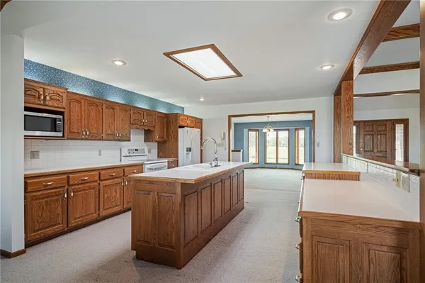 $695,000 | 1001 East Park Road, Garnett, KS 66032