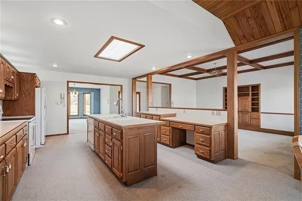 $695,000 | 1001 East Park Road, Garnett, KS 66032