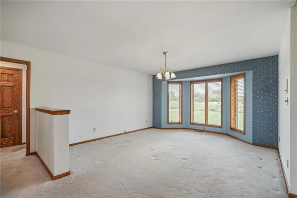 $695,000 | 1001 East Park Road, Garnett, KS 66032