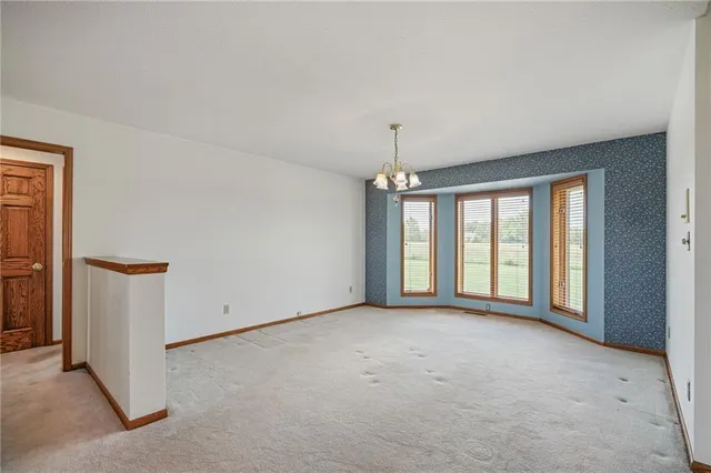 $695,000 | 1001 East Park Road, Garnett, KS 66032