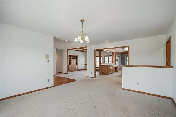 $695,000 | 1001 East Park Road, Garnett, KS 66032