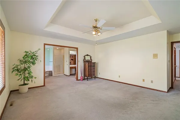 $695,000 | 1001 East Park Road, Garnett, KS 66032