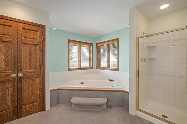 $695,000 | 1001 East Park Road, Garnett, KS 66032