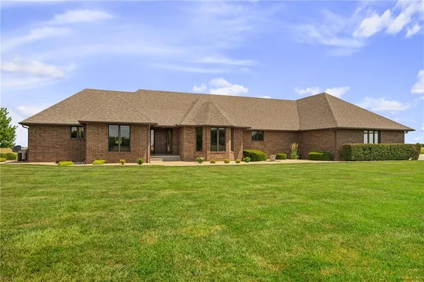 $695,000 | 1001 East Park Road, Garnett, KS 66032