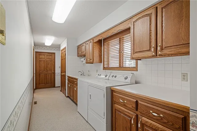 $695,000 | 1001 East Park Road, Garnett, KS 66032