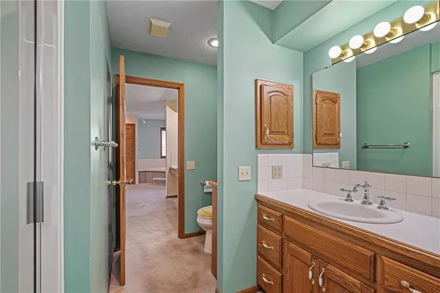 $695,000 | 1001 East Park Road, Garnett, KS 66032