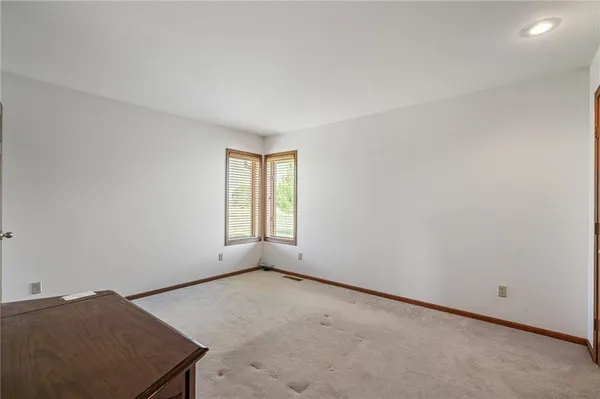 $695,000 | 1001 East Park Road, Garnett, KS 66032