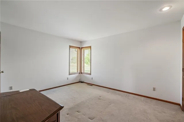 $695,000 | 1001 East Park Road, Garnett, KS 66032