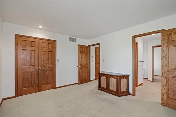 $695,000 | 1001 East Park Road, Garnett, KS 66032