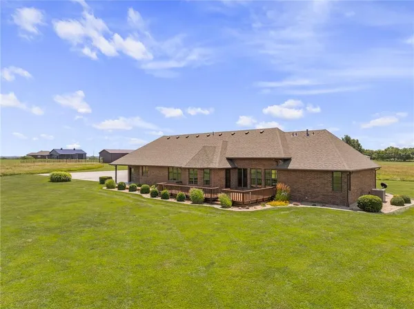 $695,000 | 1001 East Park Road, Garnett, KS 66032