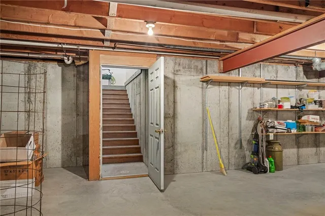 $695,000 | 1001 East Park Road, Garnett, KS 66032