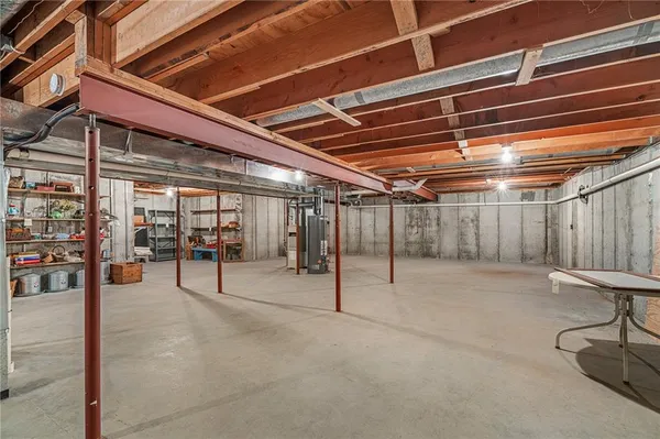 $695,000 | 1001 East Park Road, Garnett, KS 66032