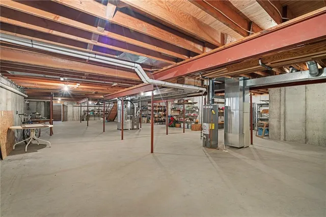 $695,000 | 1001 East Park Road, Garnett, KS 66032