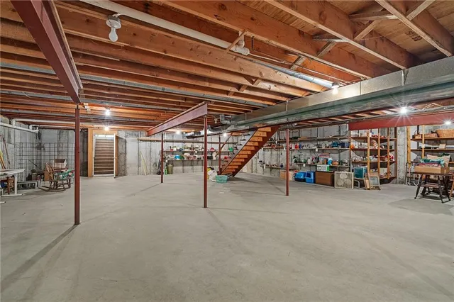 $695,000 | 1001 East Park Road, Garnett, KS 66032