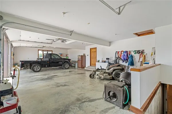 $695,000 | 1001 East Park Road, Garnett, KS 66032