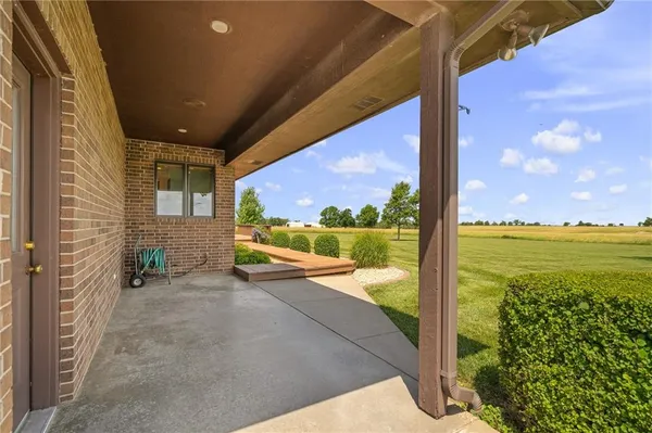 $695,000 | 1001 East Park Road, Garnett, KS 66032