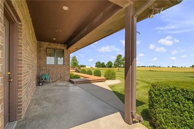 $695,000 | 1001 East Park Road, Garnett, KS 66032