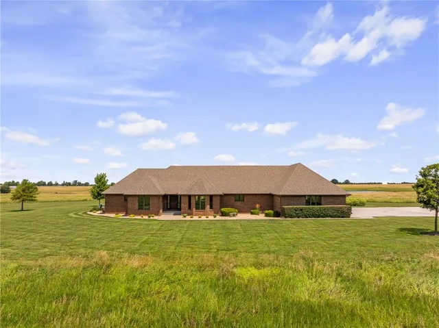 $695,000 | 1001 East Park Road, Garnett, KS 66032