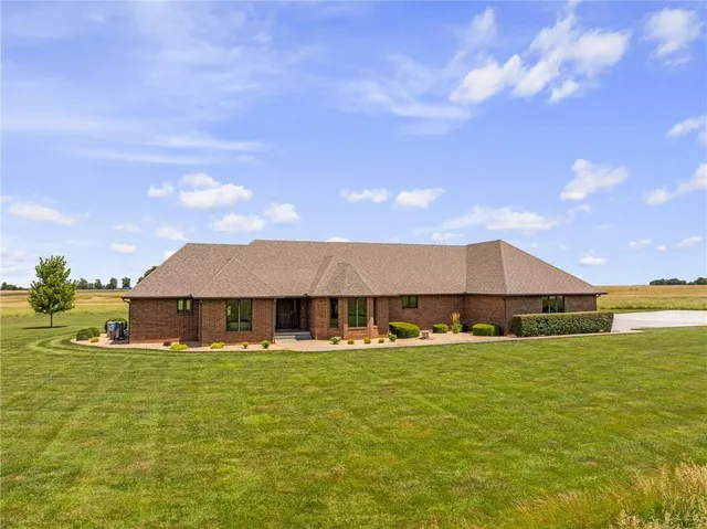 $695,000 | 1001 East Park Road, Garnett, KS 66032
