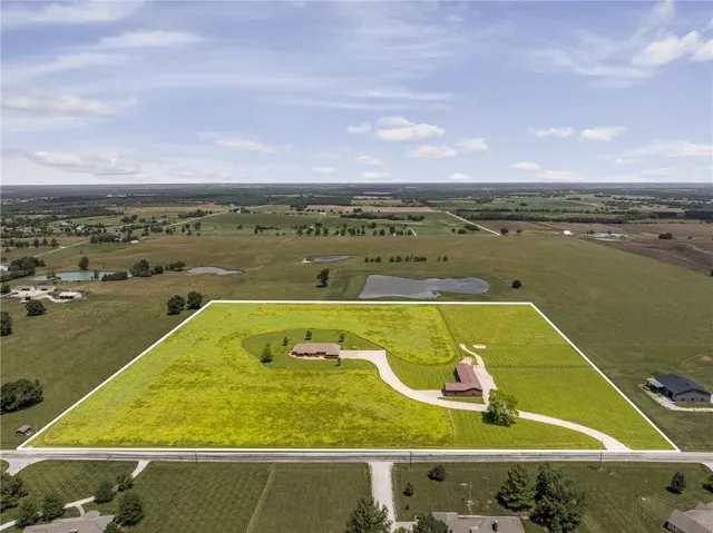 $695,000 | 1001 East Park Road, Garnett, KS 66032