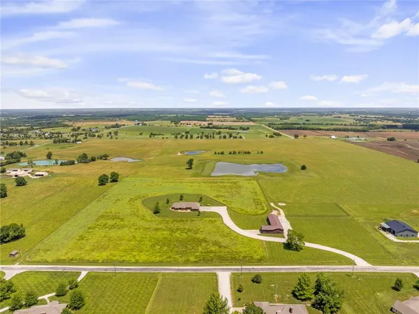 $695,000 | 1001 East Park Road, Garnett, KS 66032
