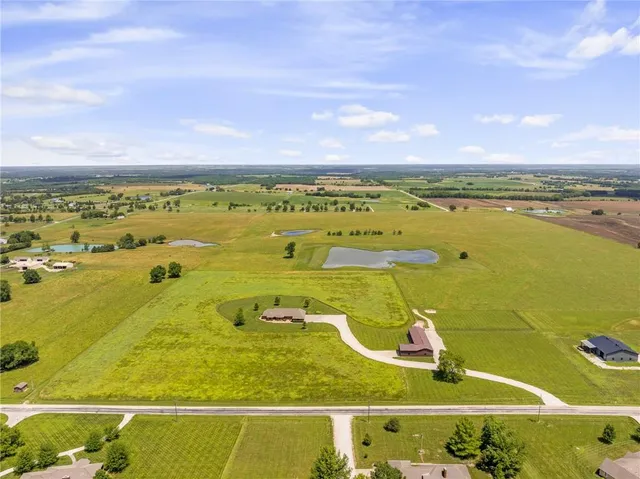 $695,000 | 1001 East Park Road, Garnett, KS 66032