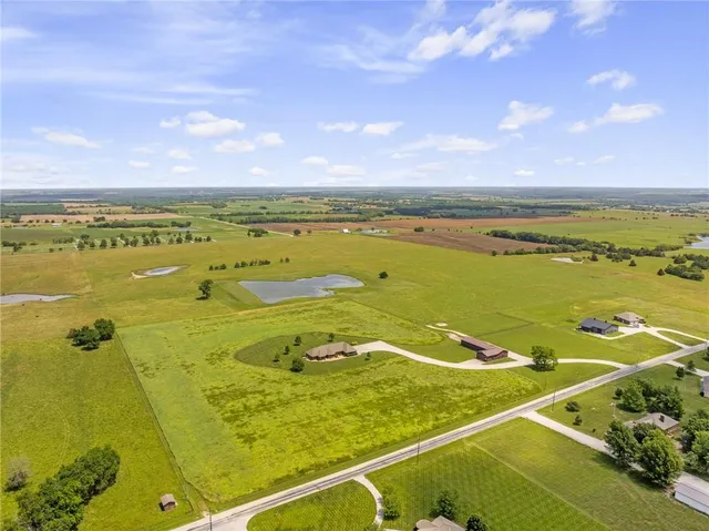$695,000 | 1001 East Park Road, Garnett, KS 66032