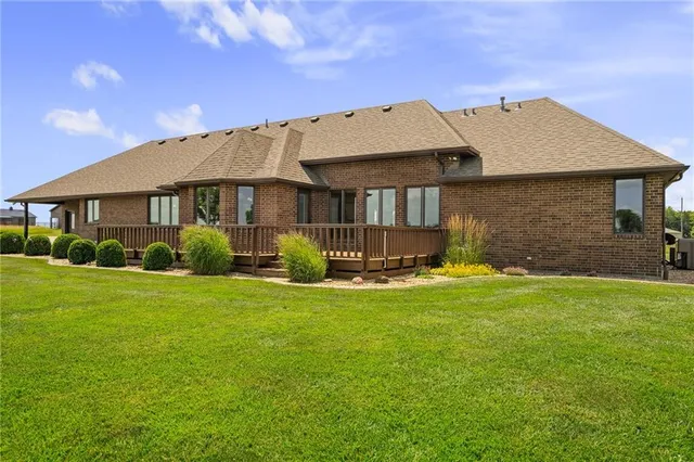 $695,000 | 1001 East Park Road, Garnett, KS 66032