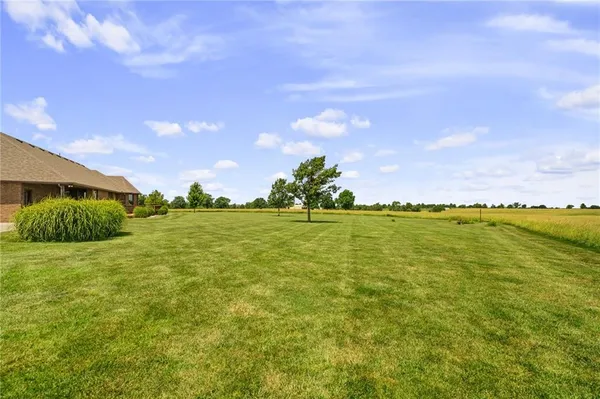 $695,000 | 1001 East Park Road, Garnett, KS 66032