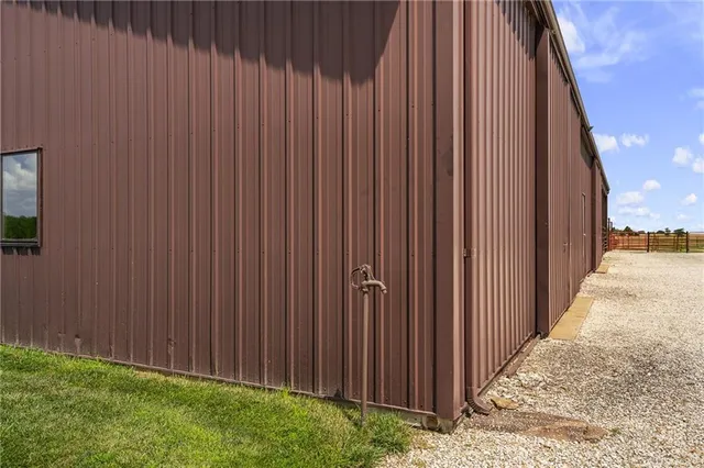 $695,000 | 1001 East Park Road, Garnett, KS 66032