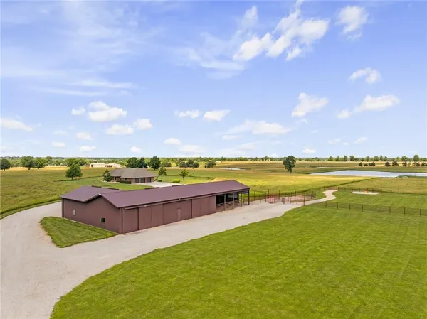 $695,000 | 1001 East Park Road, Garnett, KS 66032