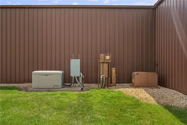 $695,000 | 1001 East Park Road, Garnett, KS 66032