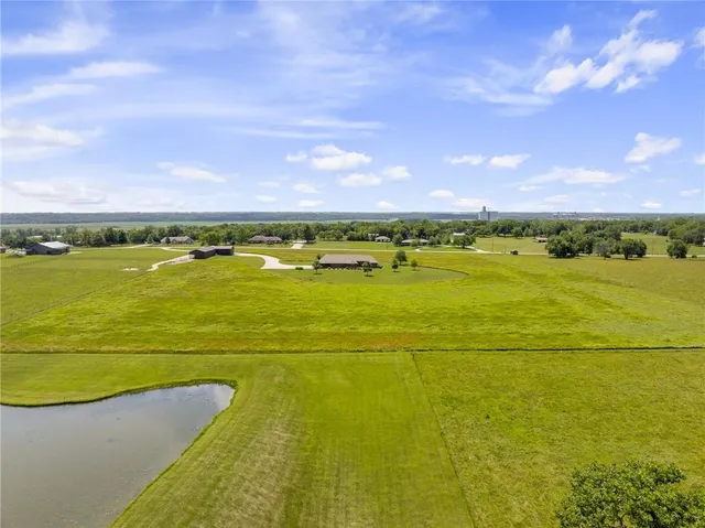$695,000 | 1001 East Park Road, Garnett, KS 66032