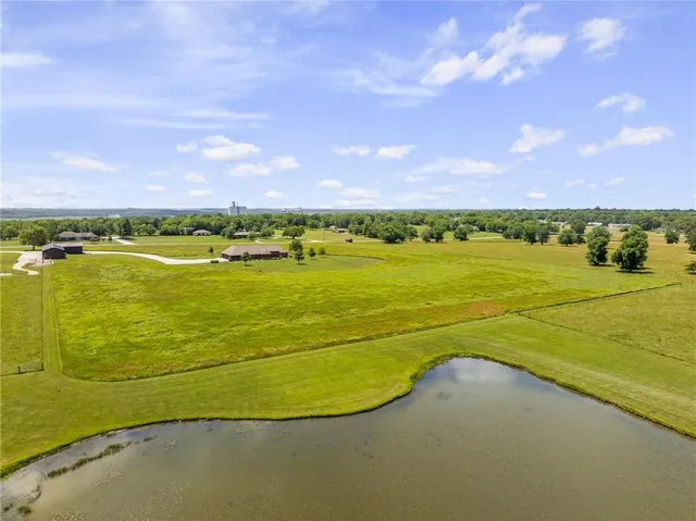 $695,000 | 1001 East Park Road, Garnett, KS 66032
