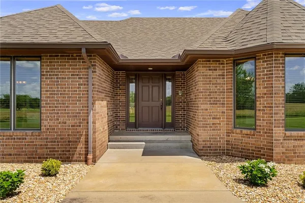 $695,000 | 1001 East Park Road, Garnett, KS 66032