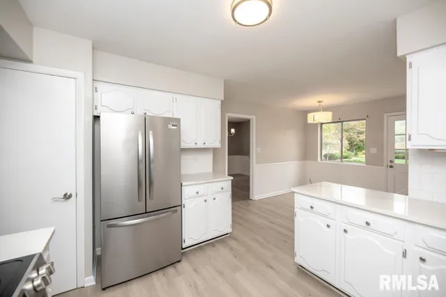 $2,650 | 9019 North Locust Lane, Peoria, IL 61615