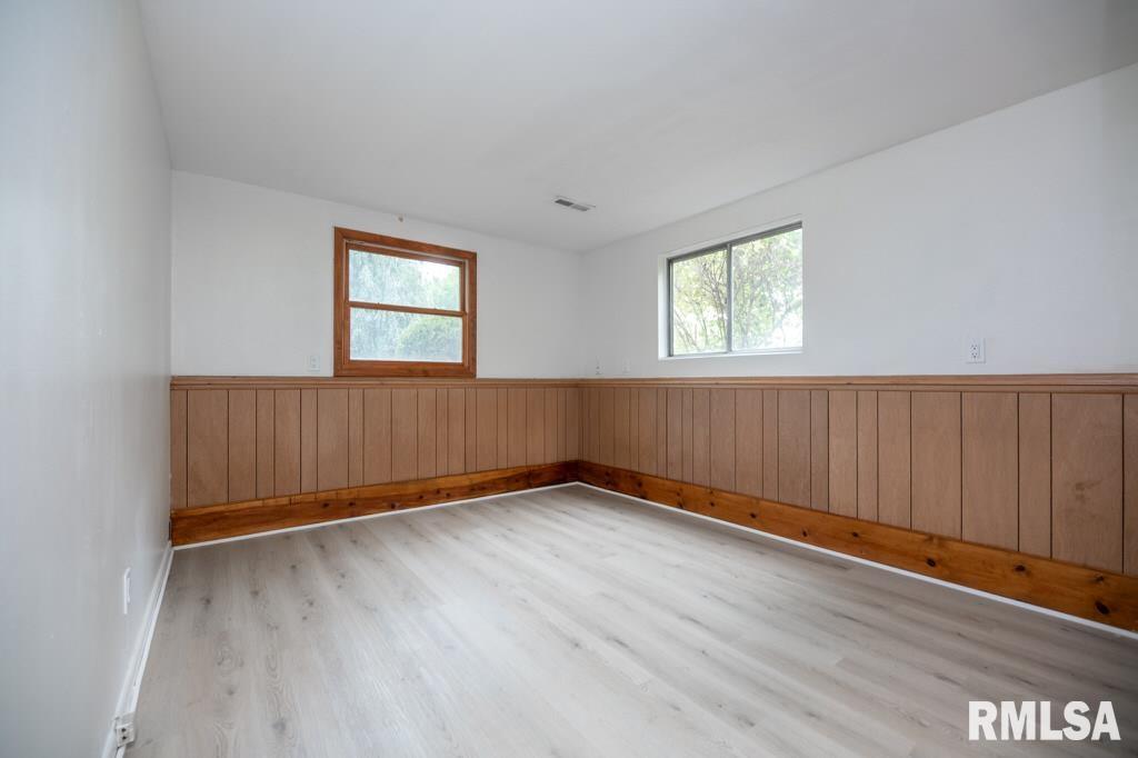 9019 North Locust Lane Peoria, IL 61615 - Photo 14 of 16